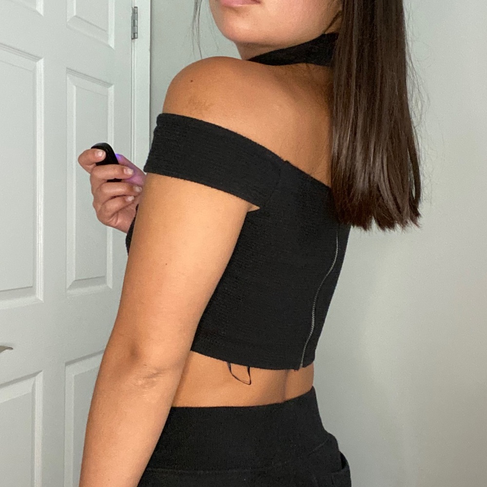 LF Off The Shoulder Crop Top with Choker - Picture 5 of 7
